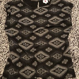 ‼️‼️‼️ SOLD ‼️‼️‼️ Cute top with a shear back